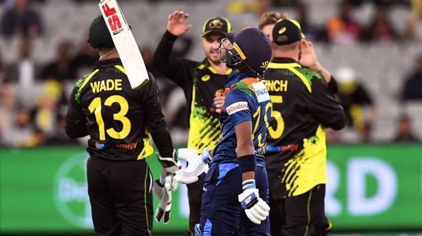 Untroubled Australia crush Sri Lanka by six wickets in fourth T20