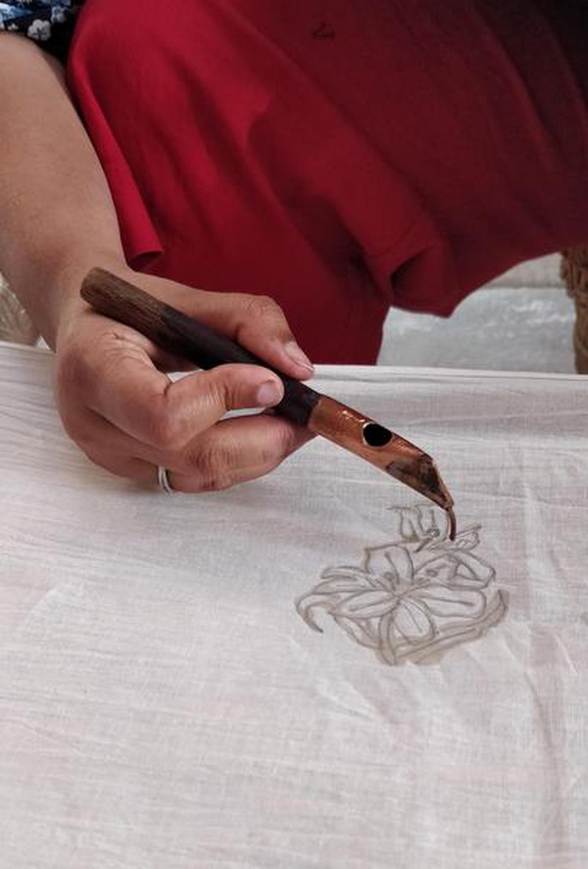 Batik tracing