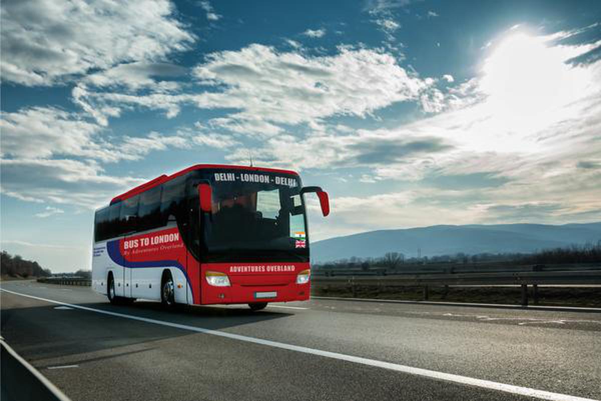 Ce bus vous emmène de Delhi à Londres en 70 jours, couvrant 18 pays