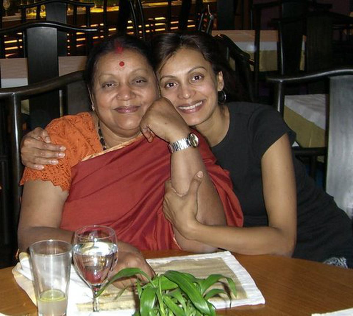 Prasanna with her mother Nirmala Pandarinathan