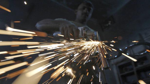 Manufacturing PMI dips to 7-month low on renewed COVID-19 lockdowns