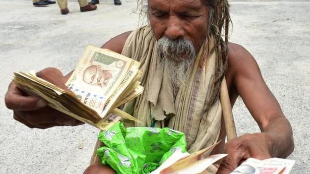 National News: When a reader of Rashtra News came to the rescue of a destitute man, who lost his savings to demonetisation