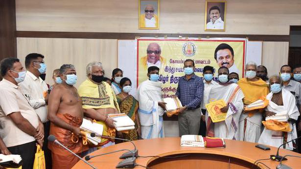 Staff, priests of temples in Coimbatore receive uniforms