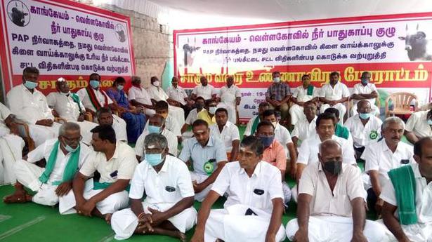 Farmers in Kangeyam stage hunger strike demanding adequate release of water