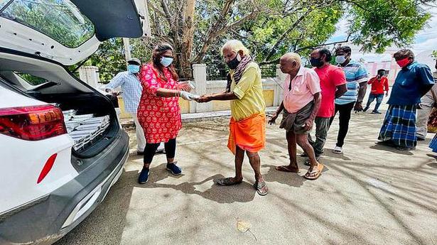 Tiruppur resident feeds hundreds during lockdown