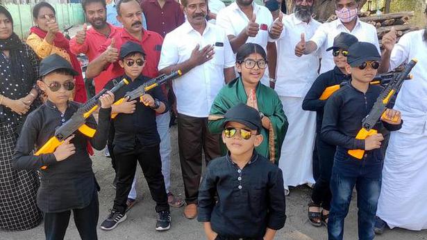 Girl dressed up as Jayalalithaa accompanies AMMK nominee in Coimbatore