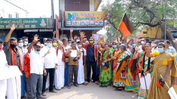 DMK workers protest against allotting ward 89 of Coimbatore Corporation to Congress
