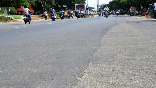 Uneven road surface from Kurichi to Eachanari, a risk to motorists