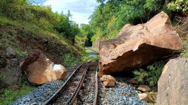 Boulders fall on tracks, Nilgiri Mountain Railway trains between Mettupalayam and Oooty cancelled