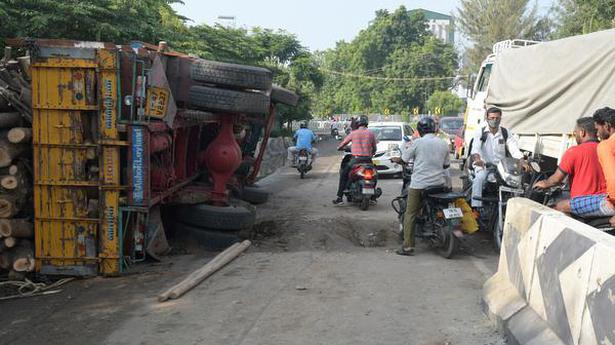 Traffic disrupted on Chennimalai Road after vehicles get stuck in trench