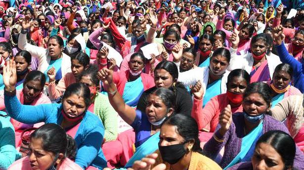 Anganwadi workers stage protest in Udhagamandalam
