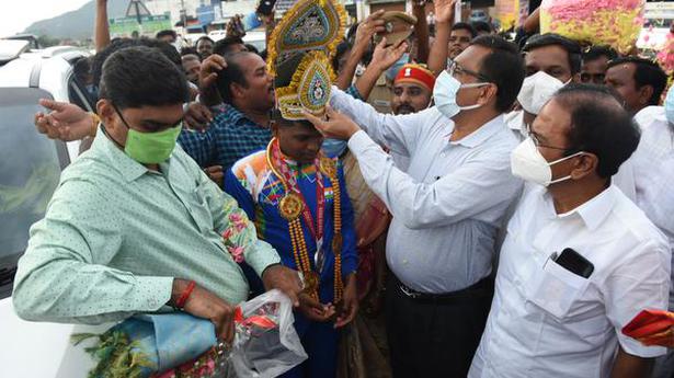 Grand welcome for Mariappan at native village
