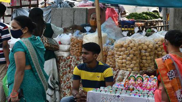Delhi HC directs North MCD, Delhi Police to remove illegal vendors from no hawking zone at Bungalow Road
