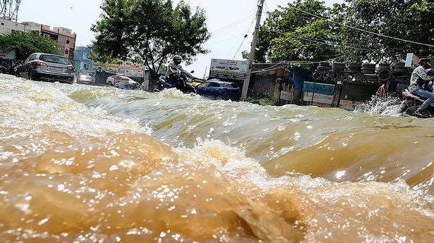 Heavy rain lashes Hyderabad