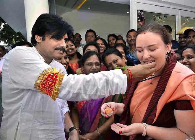 Jana Sena Party chief Pawan Kalyan offers sweets to his wife Anna Lezhneva in Hyderabad before leaving for Kondagattu to launch his âChalo re Chaloâ yatra on Monday.