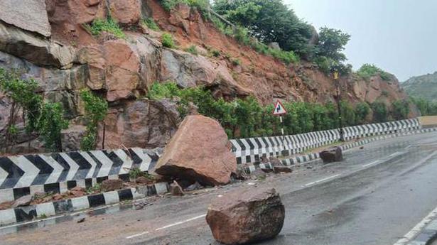 Boulders break off Yadagirigutta hillock