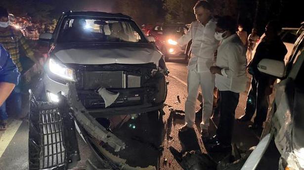 Harish’s convoy meets with accident, Minister safe