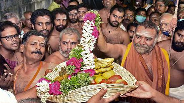 Vijayendra Saraswathi in Madurai on a three-day visit