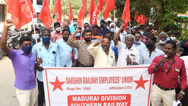Stop private players in railways: union