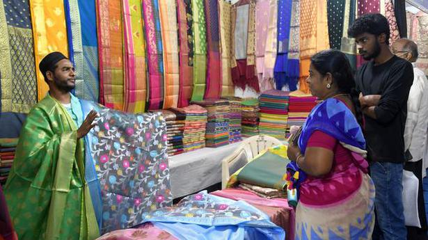 Handloom exhibition showcases textile crafts of India