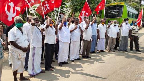 Coronavirus | Vaccine not available for fourth day in Rajapalayam, says CPI-M
