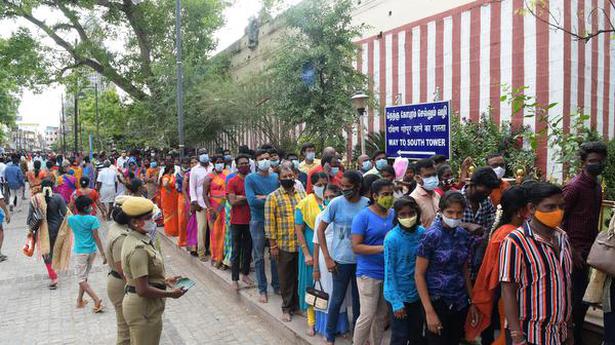 Huge crowd at Meenakshi temple ahead of closure for a week