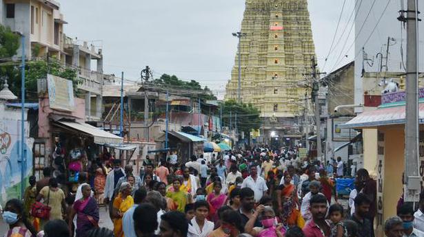 Pre-empting ban on next two days, devotees throng temple