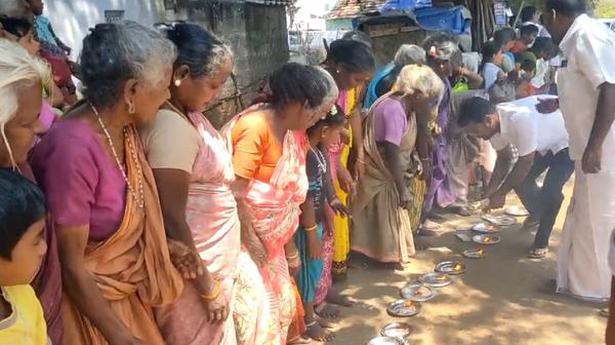 Cash distribution by AIADMK candidate alleged