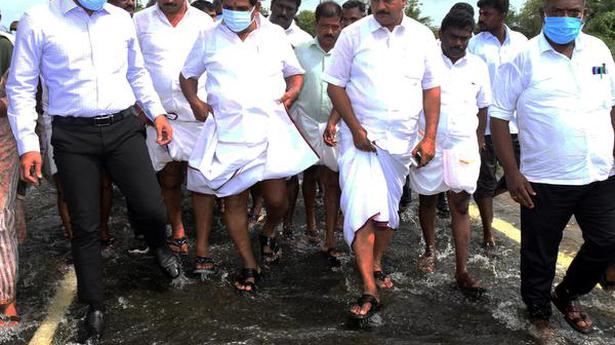Minister inspects flooded areas in Eral