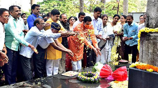Rich tributes paid to Pulwama martyrs