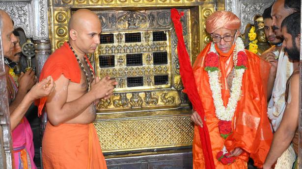 Sri Vidyasagara Tirtha ascends paryaya for fourth time in Udupi Sri Krishna Mutt
