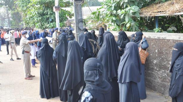 Government PU college in Kundapur allows hijab-clad students to protest inside campus