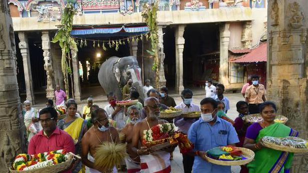 Holy gifts sent from Srirangam temple to Samayapuram shrine