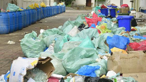 Garbage piles up at Tiruchi MGMGH