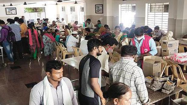 ‘Madhurannam’ a boon for attendants of patients at Guntur GGH
