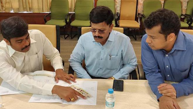 Collector B. Lakshmikantham (centre) discussing with APTDC MG Himanshu Shukla (right) and Municipal Commissioner J. Nivas the route map for F1h2O powerboat race, in Vijayawada on Saturday.