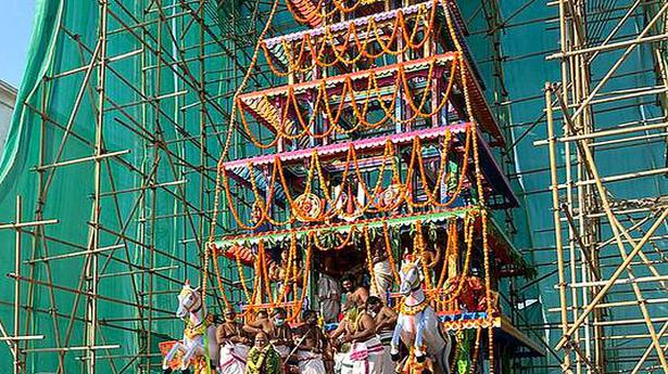 Andhra CM inaugurates new wooden chariot of Antarvedi temple