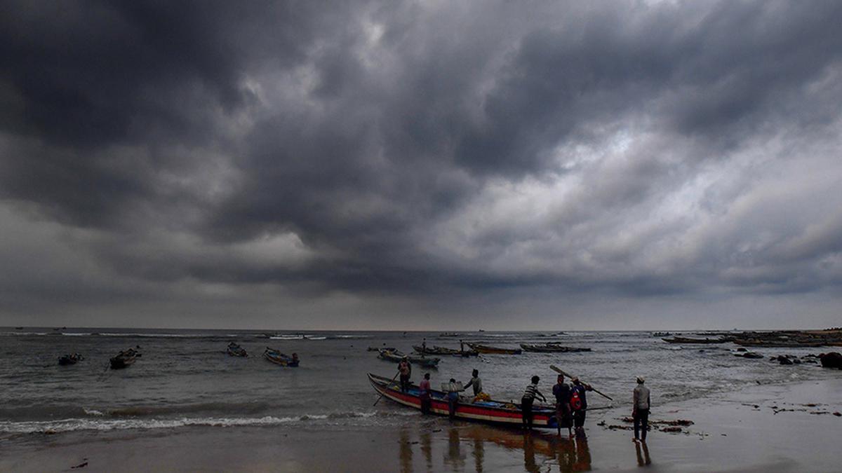 Cyclone Gulab crosses coast near Kalingapatnam in Andhra Pradesh - The Hindu
