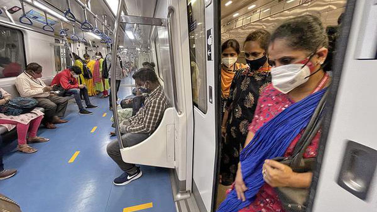 BMRCL penalises passengers for not wearing mask on Namma Metro - The Hindu