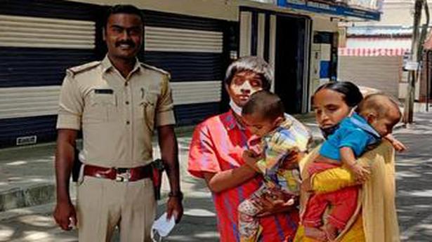 Blind couple and their children get help from police