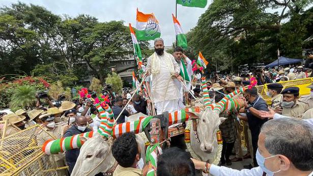 Congress leaders travel to Vidhana Soudha in bullock cart