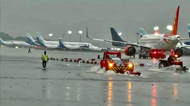 National News: Chennai Rains | Flights continue to take off and land at Chennai airport with some minor delays