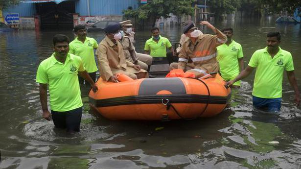 Chennai Police Commissioner visits flood-hit areas