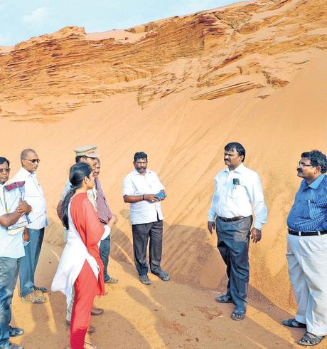 Keeping tabs: The then Tirunelveli Collector, M. Karunakaran, along with officials, inspecting a beach sand mineral processing unit.