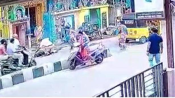 Traffic police constable in Chennai rescues elderly woman whose sari caught fire