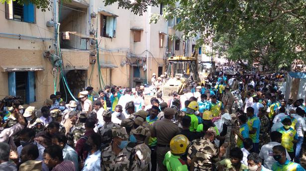 Chennai building collapse | CM announces alternative housing
