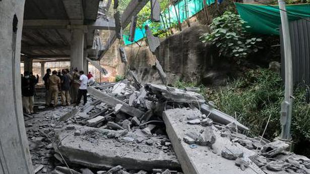 Two Tamil Nadu labourers die in Kozhikode as concrete slabs crash