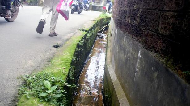 Uncovered drains on Kozhikode city roads turn deathtraps