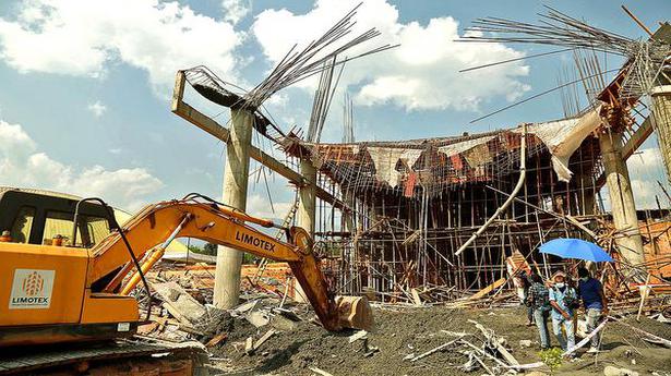 Lebih dari 25 terluka saat bangunan yang sedang dibangun runtuh di distrik Kozhikode