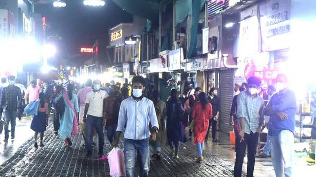 Kozhikode witnesses huge crowds amid relaxed weekend curbs